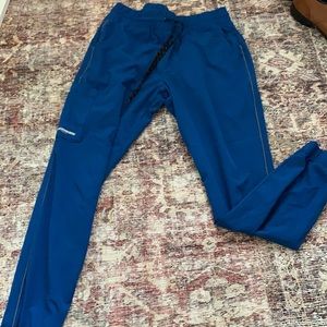 Sketchers by Barco jogger scrubs, size M